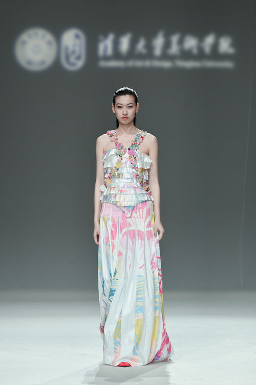 清華美院2023屆服裝與服飾設計專業(yè)畢設發(fā)布會舉行